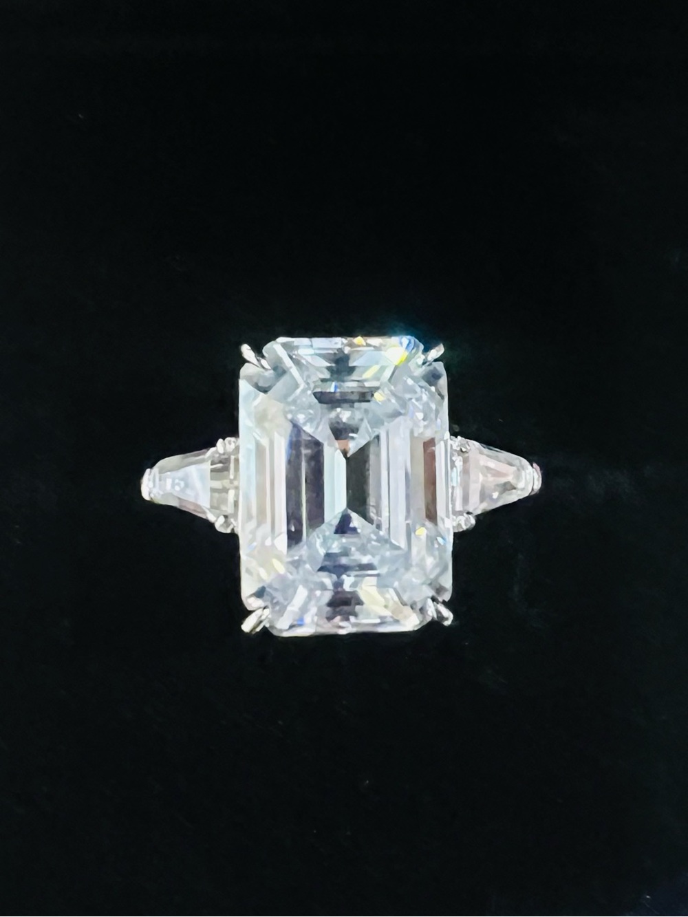 ❤️ NEW! Classic 10 CT Emerald-Cut White Moissanite Ring